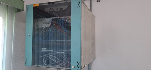 Rack de parede fechado e seguro
